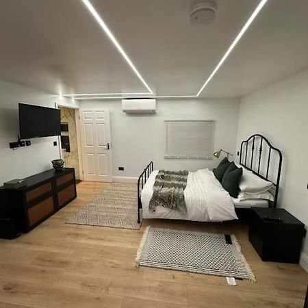 House Villa วัตฟอร์ด ภายนอก รูปภาพ