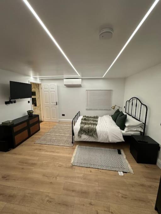 House Villa วัตฟอร์ด ภายนอก รูปภาพ